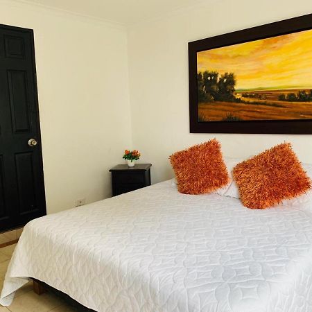 Hotel Lleras Premium #1 Medellin Bagian luar foto