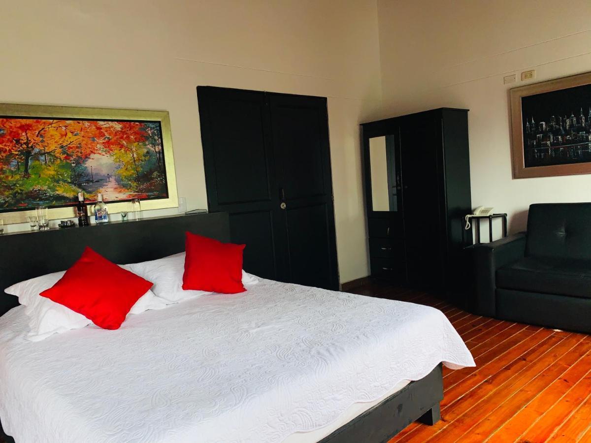Hotel Lleras Premium #1 Medellin Bagian luar foto